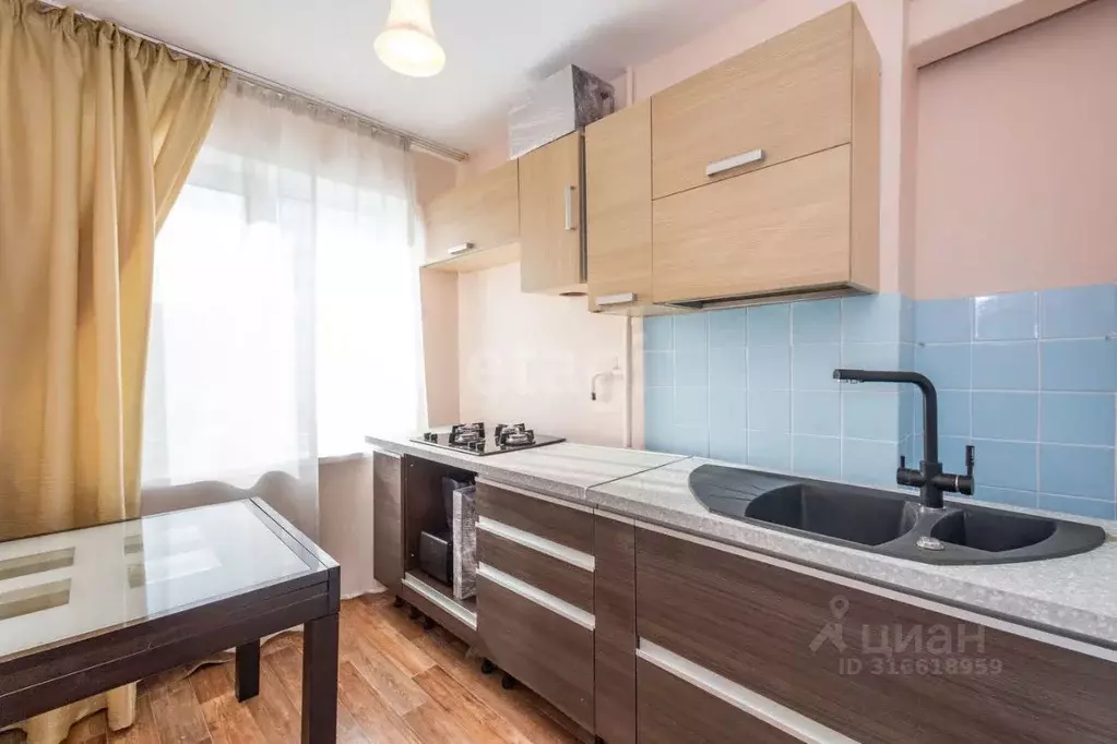 2-к кв. Хабаровский край, Комсомольск-на-Амуре Юбилейная ул., 3 (43.8 ... - Фото 0