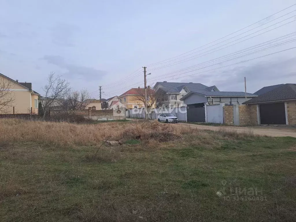 Участок в Крым, Симферопольский район, Молодежное пгт ул. Клубничная, ... - Фото 0
