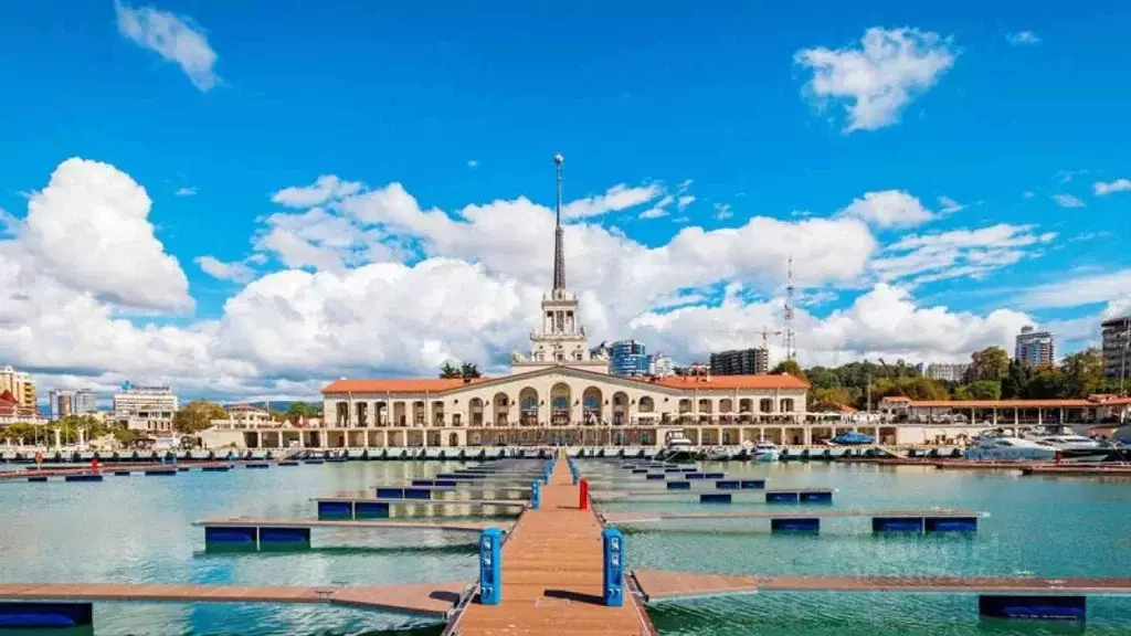 3-к кв. Краснодарский край, Сочи Центральный мкр, ул. Воровского, 41 ... - Фото 0