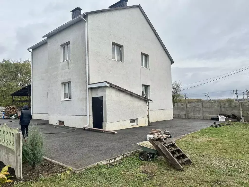 Дом в Белгородская область, Корочанский район, Мелиховское с/пос, с. ... - Фото 1