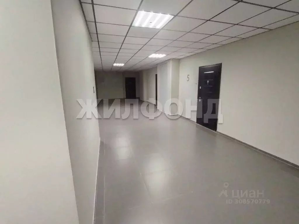 3-к кв. Хакасия, Абакан Пирятинская ул., 18Б (64.0 м) - Фото 0