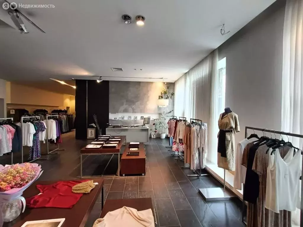 Торговая площадь (340 м) - Фото 1