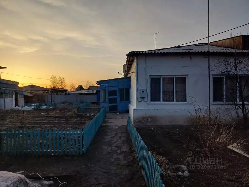 Дом в Омская область, Нововаршавский район, с. Черлакское ул. ... - Фото 0