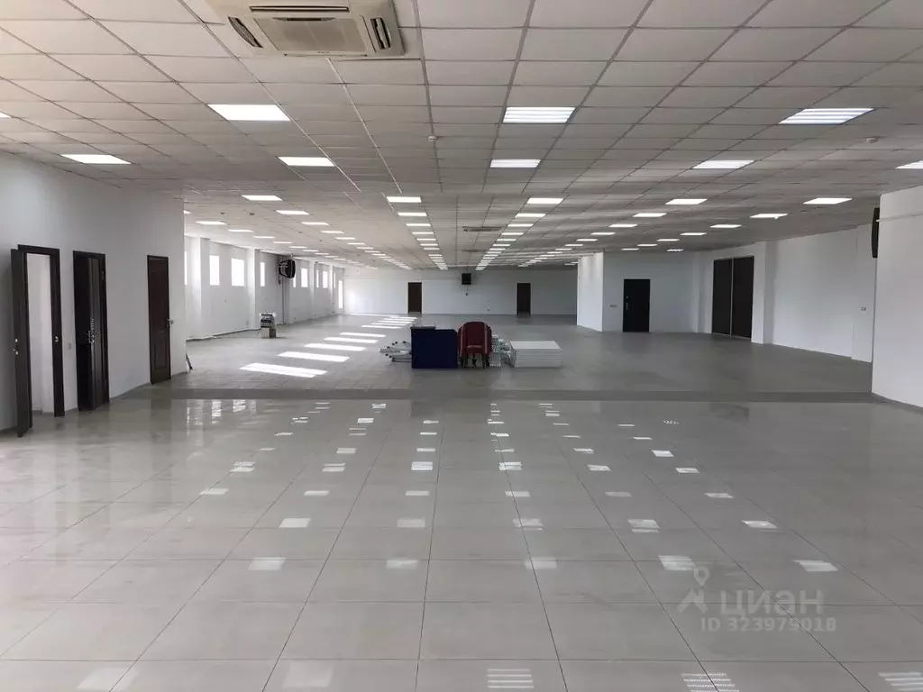 Помещение свободного назначения в Адыгея, Майкоп ул. Шовгенова, 293 ... - Фото 1