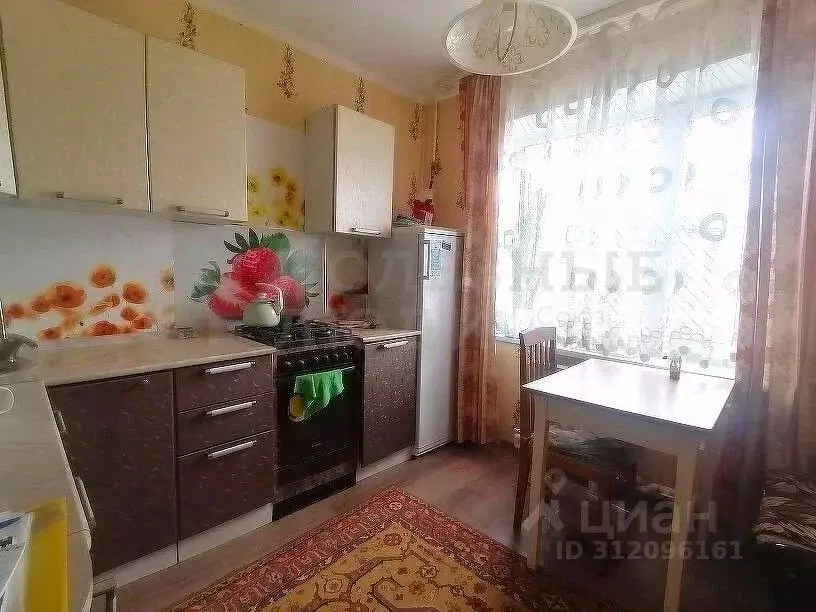 3-к кв. Новгородская область, Чудово Малый пер., 5 (66.8 м) - Фото 0