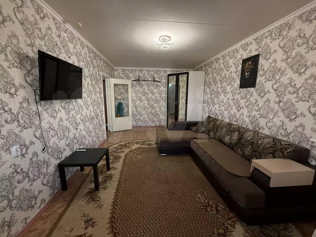 1-к. квартира, 42 м, 8/10 эт. - Фото 1