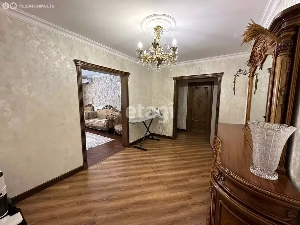 4-комнатная квартира: Каспийск, улица Ленина, 78 (100 м) - Фото 0