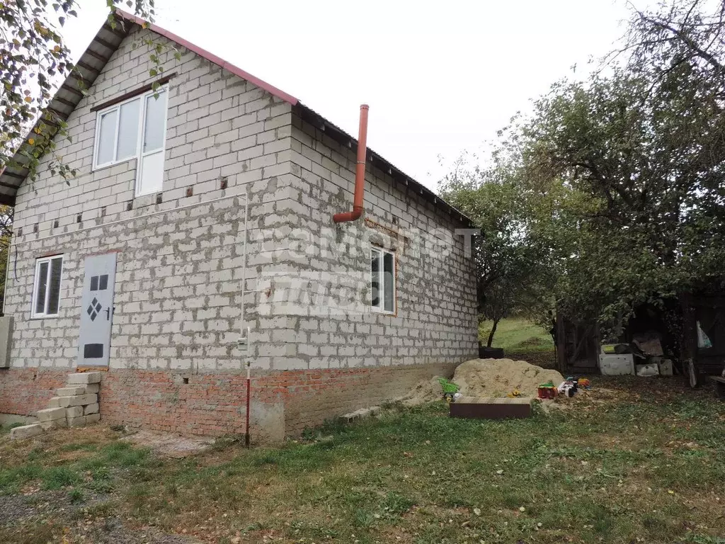 Дом в Белгородская область, Старооскольский городской округ, с. ... - Фото 0