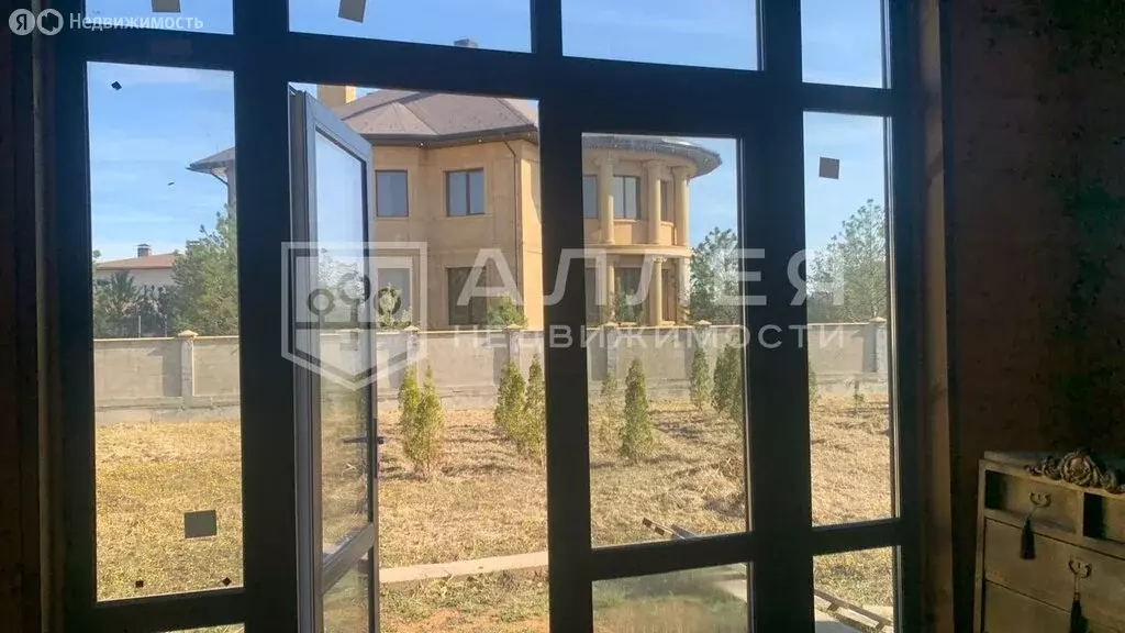 Дом в деревня Покровское, территория ЖК Новорижский (240 м) - Фото 0