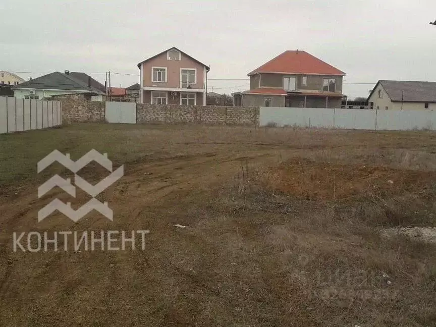 Участок в Крым, Сакский район, с. Уютное ул. Молодежная (8.0 сот.) - Фото 1