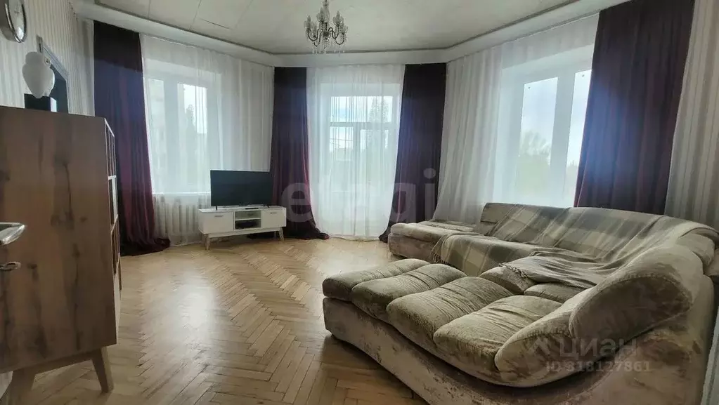 2-к кв. Саратовская область, Саратов ул. Большая Казачья, 100 (67.5 м) - Фото 1