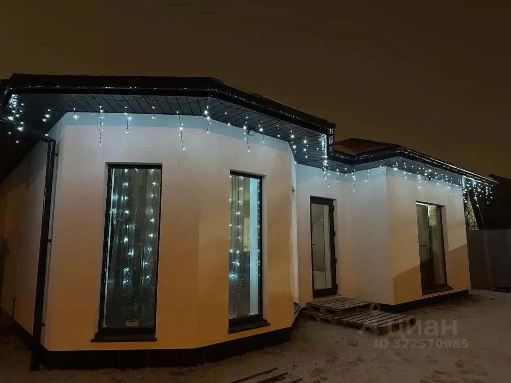 Дом в Тюменская область, Тюмень ул. Земляной Вал, 25 (100 м) - Фото 1