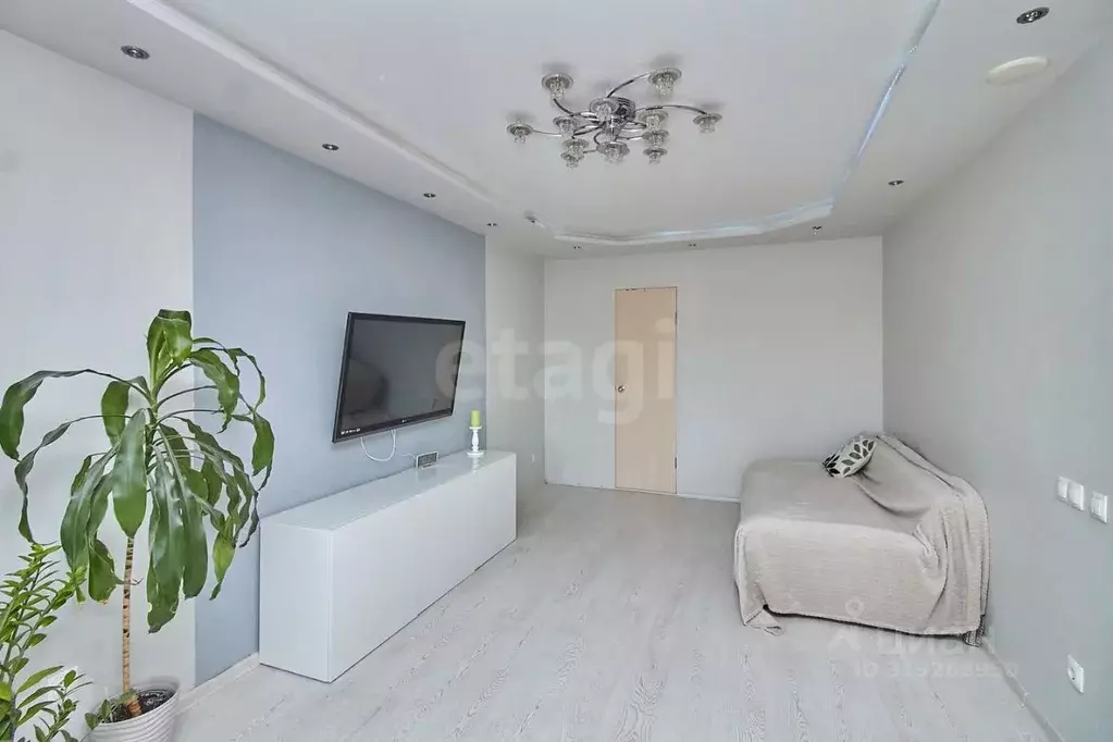 2-к кв. Тюменская область, Тюмень ул. Республики, 94 (55.0 м) - Фото 1