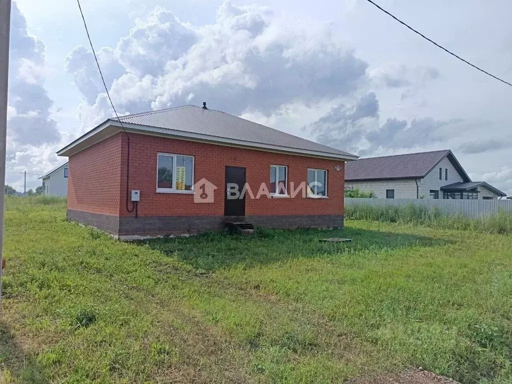 Дом в Башкортостан, Стерлитамакский район, Казадаевский сельсовет, с. ... - Фото 1