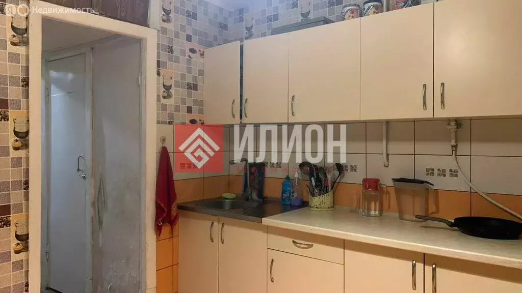 3-комнатная квартира: Бахчисарай, улица Макаренко, 8 (63.9 м) - Фото 0