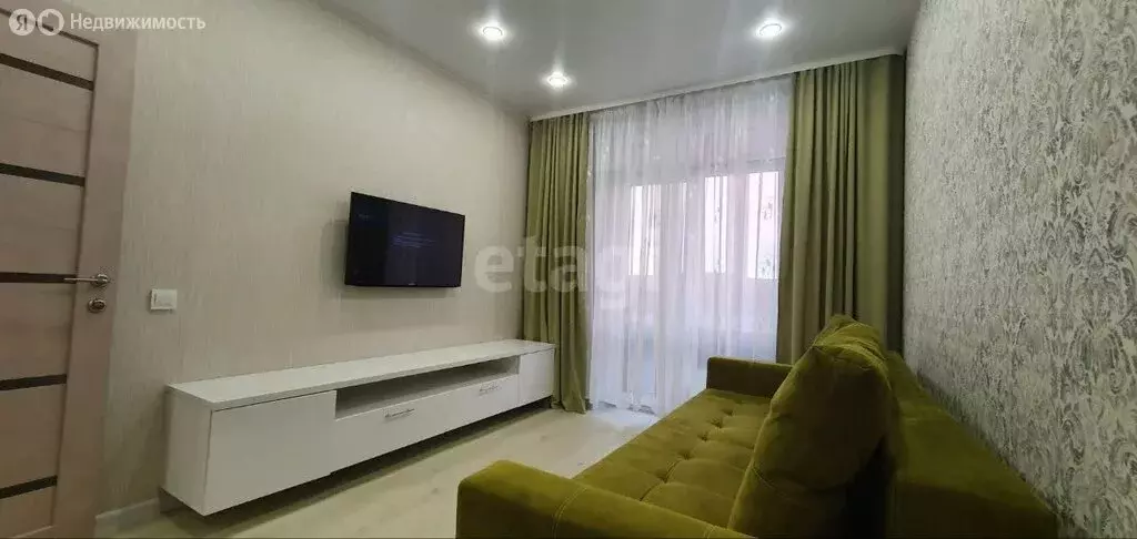 1-комнатная квартира: Тюмень, улица Тимофея Чаркова, 79к3 (34.6 м) - Фото 1