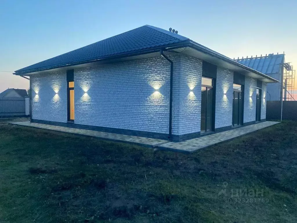 Коттедж в Омская область, Омский район, с. Усть-Заостровка ул. ... - Фото 1