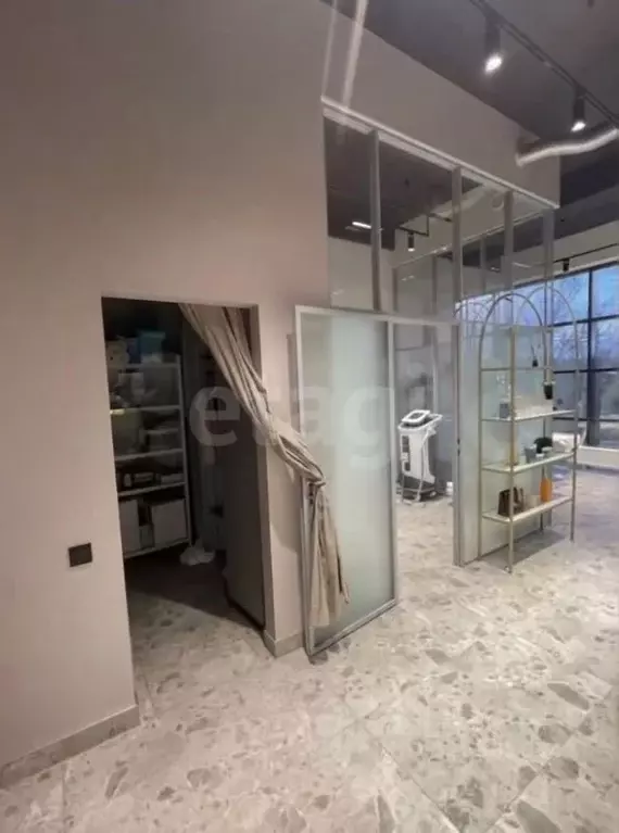 Офис в Крым, Симферополь ул. Набережная имени 60-летия СССР (55 м) - Фото 1