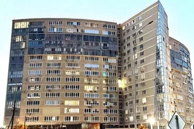 1-к кв. Волгоградская область, Волгоград ул. Поддубного, 1 (50.0 м) - Фото 1