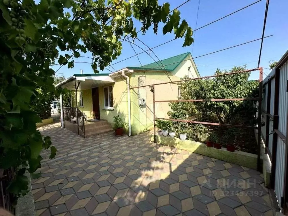 Дом в Крым, Сакский район, Митяевское с/пос, с. Шелковичное ул. ... - Фото 1