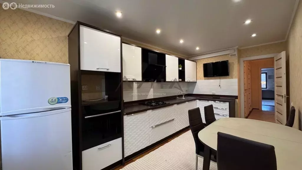 2-комнатная квартира: Набережные Челны, проспект Чулман, 36А (64.5 м) - Фото 1