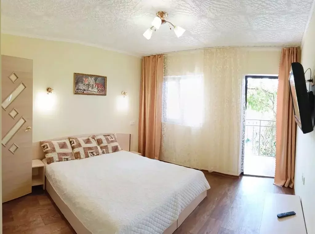 Комната Крым, Сакский район, Новофедоровка пгт ул. Лазурная, 10 - Фото 1