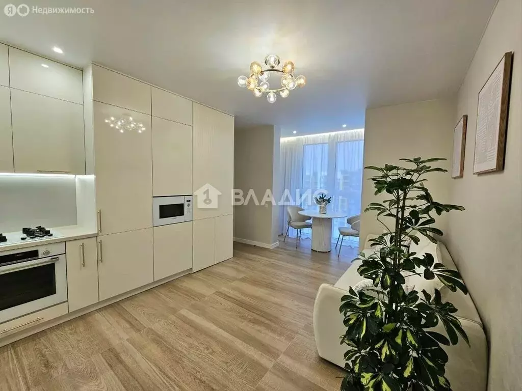 2-комнатная квартира: Калининград, Мирная улица, 1к3 (65 м) - Фото 1