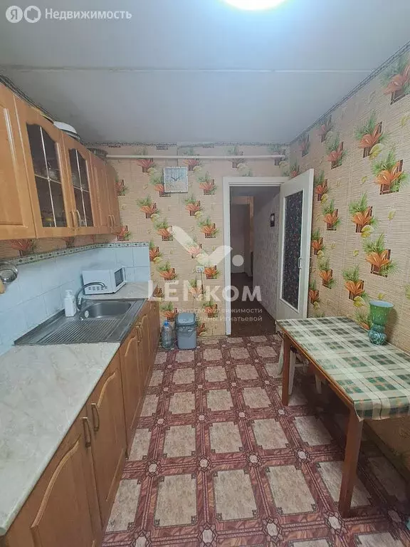 3-комнатная квартира: Сарапул, Центральный жилой район, Лесная улица, ... - Фото 2