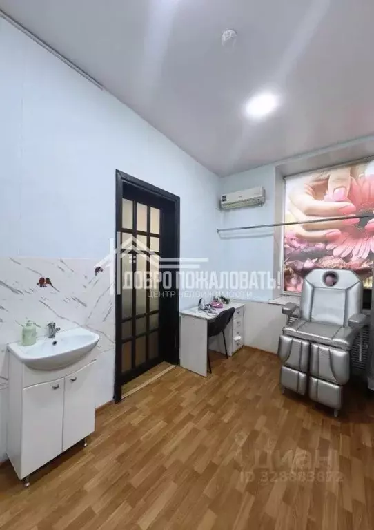 Помещение свободного назначения в Хакасия, Абакан ул. Вяткина, 39 (31 ... - Фото 2