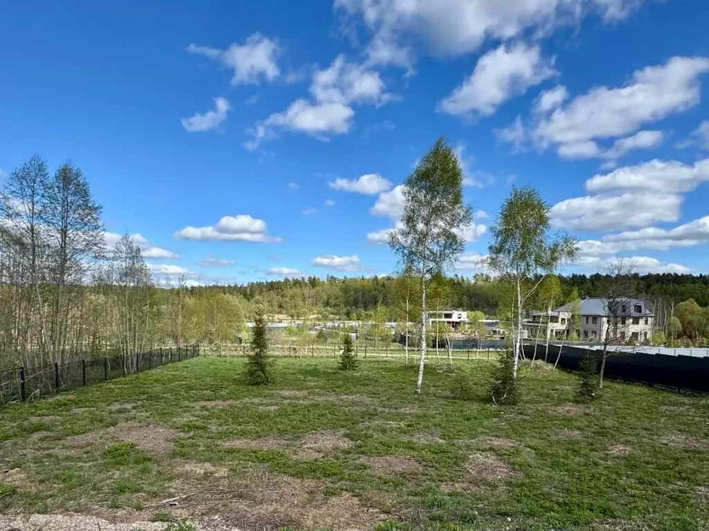 Участок в Московская область, Красногорск городской округ, д. ... - Фото 1