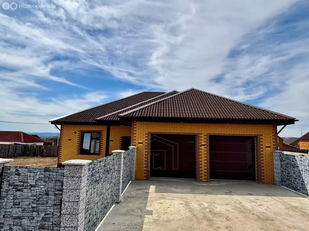 Дом в село Максимовщина, Изумрудная улица (215 м) - Фото 1