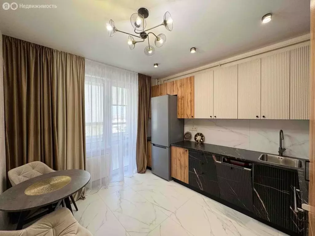 1-комнатная квартира: Мирное, улица Славы, 50к1 (43 м) - Фото 1