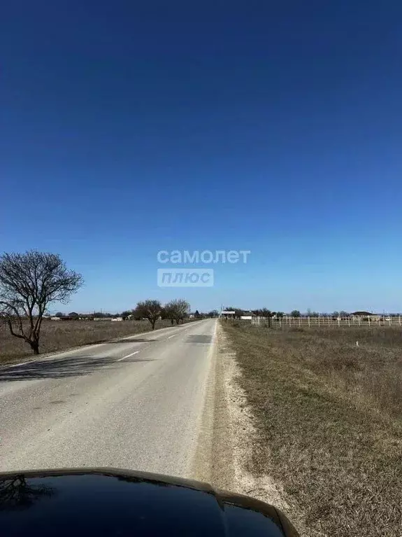 Участок в Крым, Ленинский район, Белинское с/пос, с. Верхнезаморское  ... - Фото 2