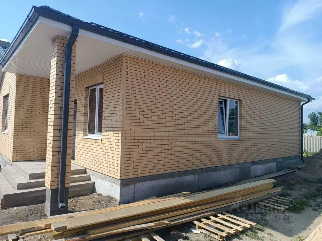 Дом в Ростовская область, Батайск Ставропольская ул., 133 (100 м) - Фото 0