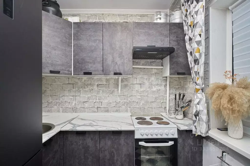 2-к кв. Тюменская область, Тюмень ул. Парфенова, 28 (45.0 м) - Фото 0