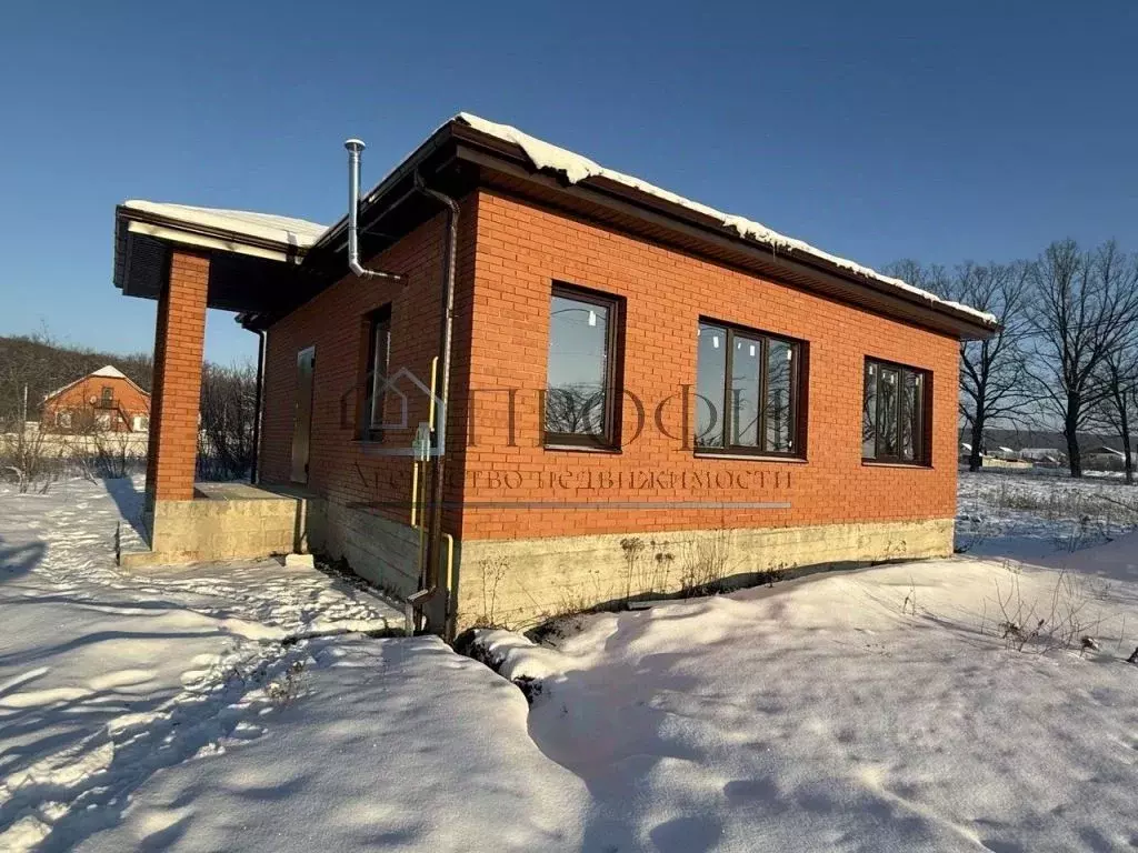 Дом в Белгородская область, Новооскольский муниципальный округ, с. ... - Фото 1