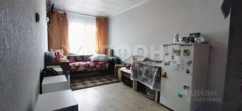 Комната Новосибирская область, Новосибирск ул. Динамовцев, 10 (12.3 м) - Фото 1