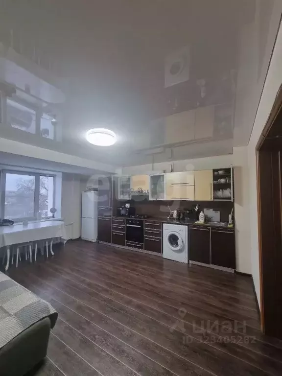 2-к кв. Омская область, Омск ул. Чкалова, 37 (77.3 м) - Фото 1