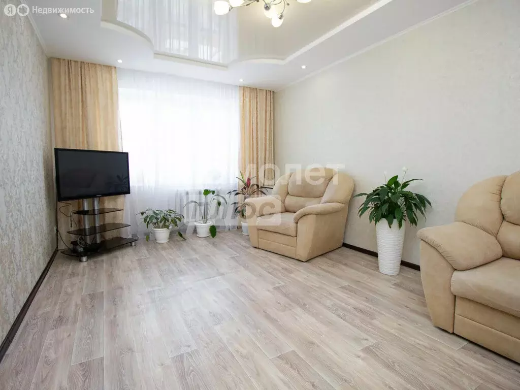 2-комнатная квартира: Ульяновск, улица Защитников Отечества, 13 (50 м) - Фото 1