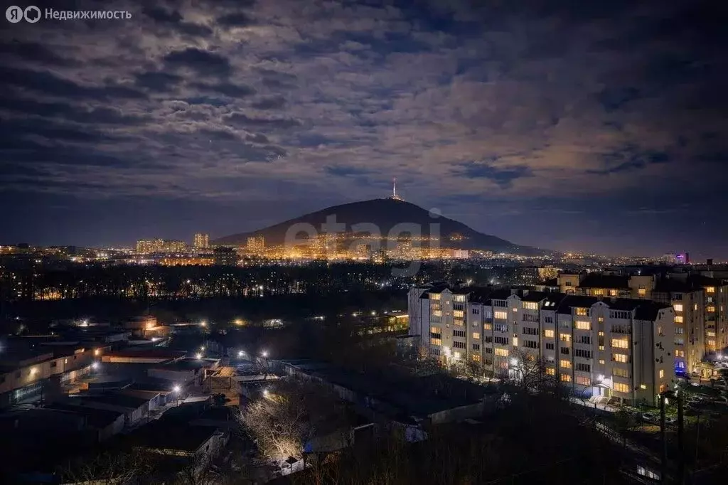 2-комнатная квартира: Пятигорск, улица Адмиральского, 1А (68.9 м) - Фото 1