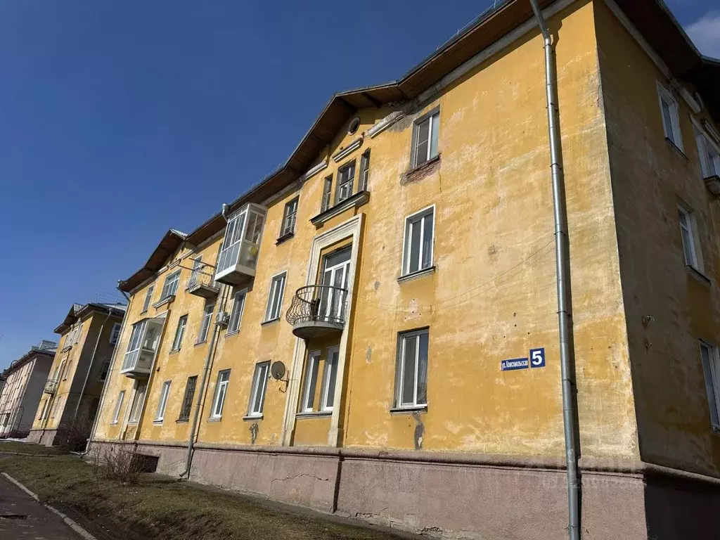 3-к кв. Кемеровская область, Юрга Комсомольская ул., 5 (59.7 м) - Фото 1