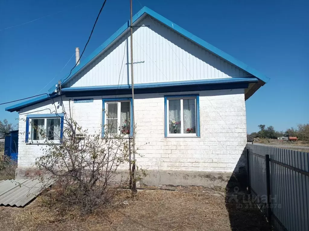 Дом в Волгоградская область, Котельниковский район, Нижнеяблочное ... - Фото 1