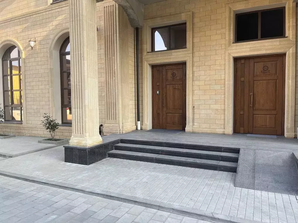 2-к кв. Кабардино-Балкария, Нальчик просп. Ленина, 1Е (100.0 м) - Фото 1