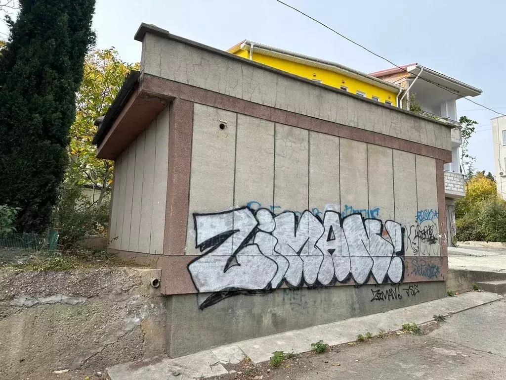 Гараж в Крым, Алушта пер. Спортивный (52 м) - Фото 1