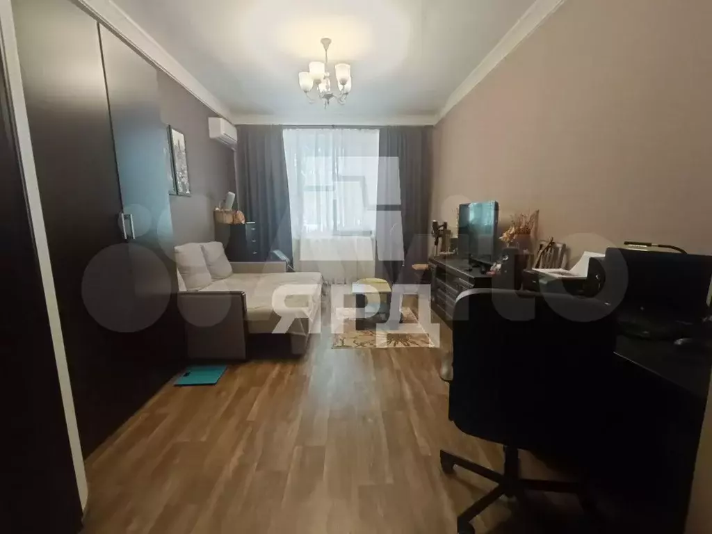 Доля в 2-к. квартире, 56 м, 1/4 эт. - Фото 1