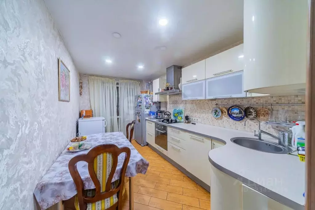 3-к кв. Саратовская область, Саратов ул. Имени А.П. Чехова, 6А (81.4 ... - Фото 1