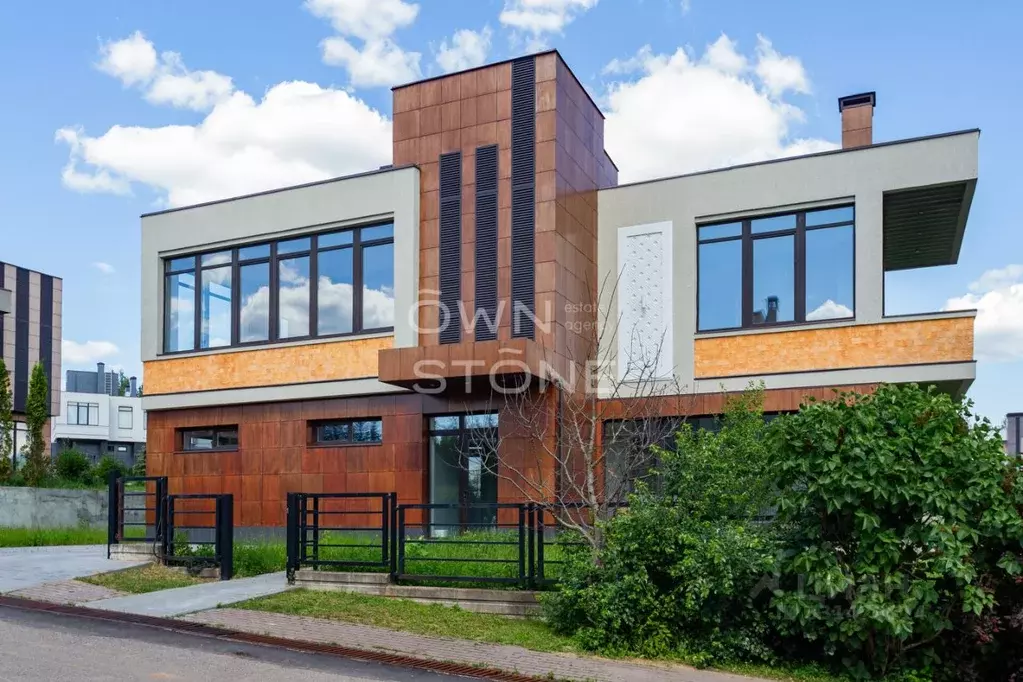 Дом в Москва с. Былово, ул. Клены, 87с1 (280 м) - Фото 1