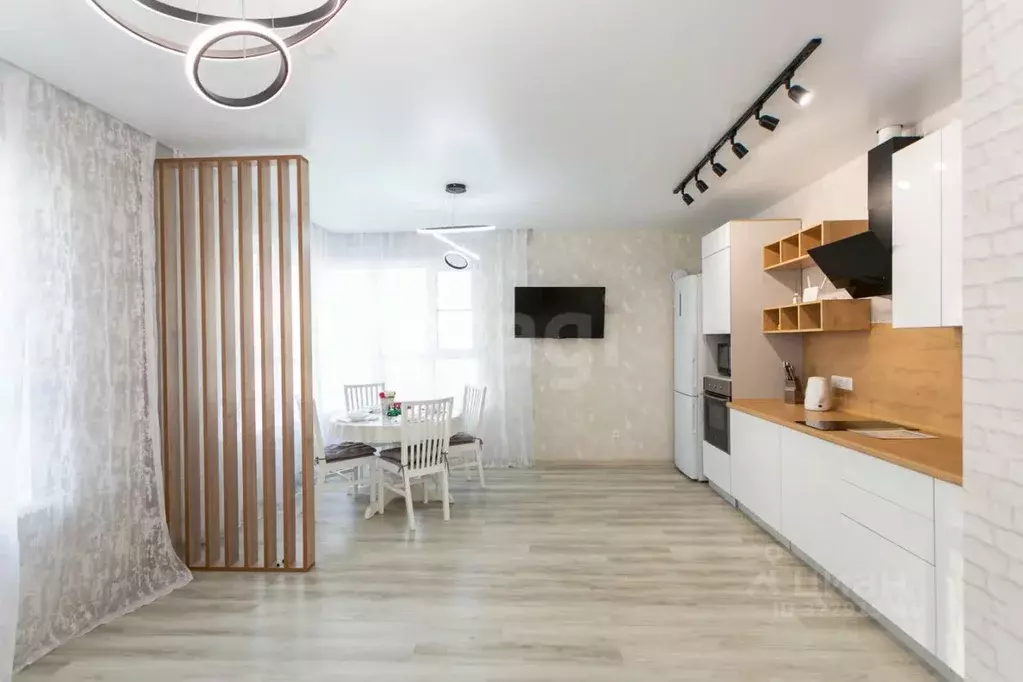 2-к кв. Новосибирская область, Новосибирск ул. Ясный Берег, 27 (70.0 ... - Фото 1