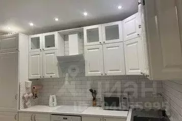 1-к кв. Татарстан, Казань ул. Рауиса Гареева, 100 (33.0 м) - Фото 0