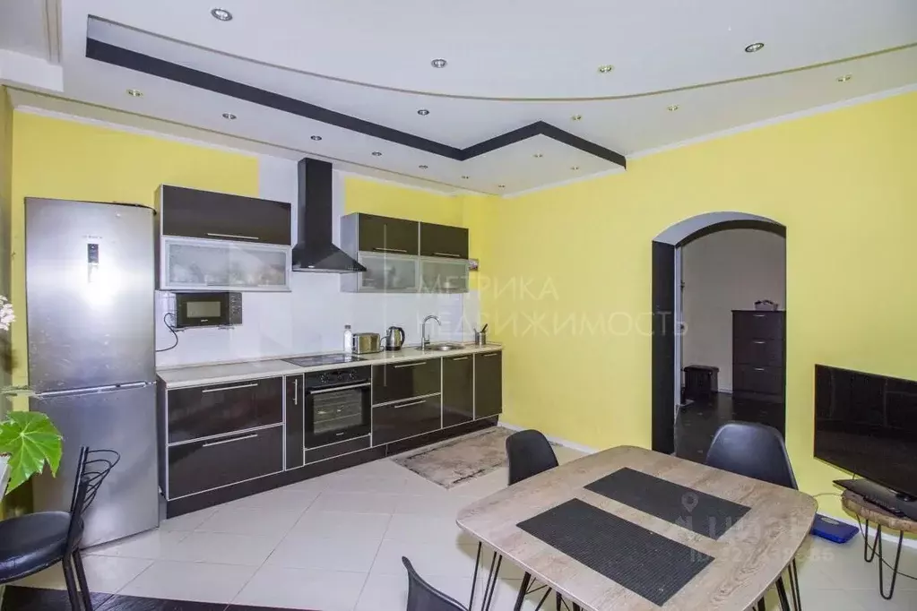 3-к кв. Тюменская область, Тюмень ул. Клары Цеткин, 61к2 (92.3 м) - Фото 1